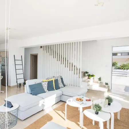 Danae Pearl 10 * Paralimni
